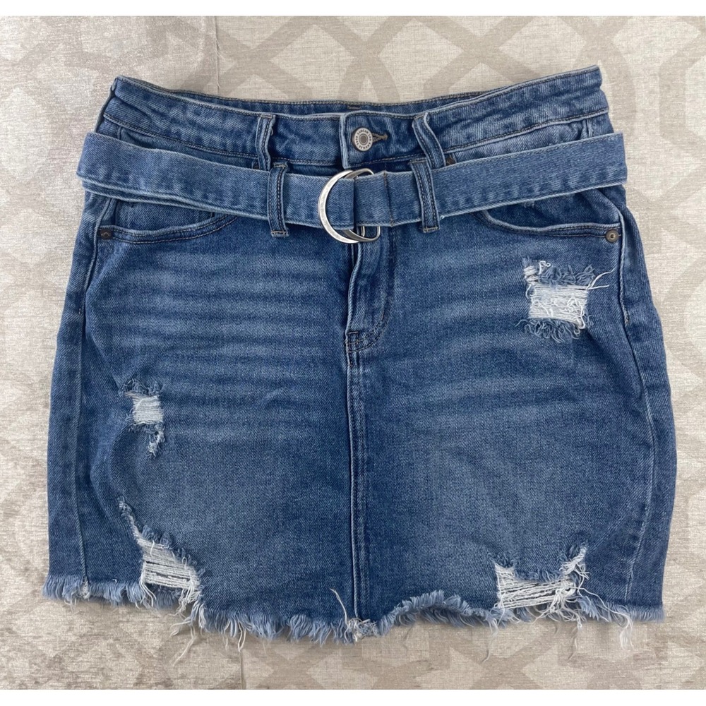 KanCan Maurices Womens Distressed Denim Mini Skirt‎ Belted Medium Wash Size 27